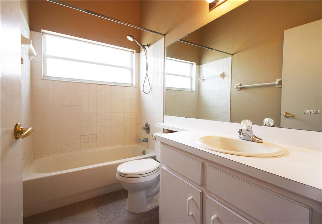 1021 MEADOWOOD POINTE ROAD, LAKELAND, Florida 33811, 3 Bedrooms Bedrooms, 6 Rooms Rooms,2 BathroomsBathrooms,Residential,For sale,MEADOWOOD POINTE,L4725554