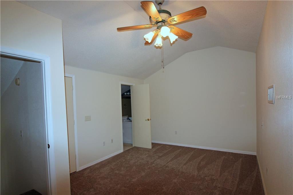 1021 MEADOWOOD POINTE ROAD, LAKELAND, Florida 33811, 3 Bedrooms Bedrooms, 6 Rooms Rooms,2 BathroomsBathrooms,Residential,For sale,MEADOWOOD POINTE,L4725554