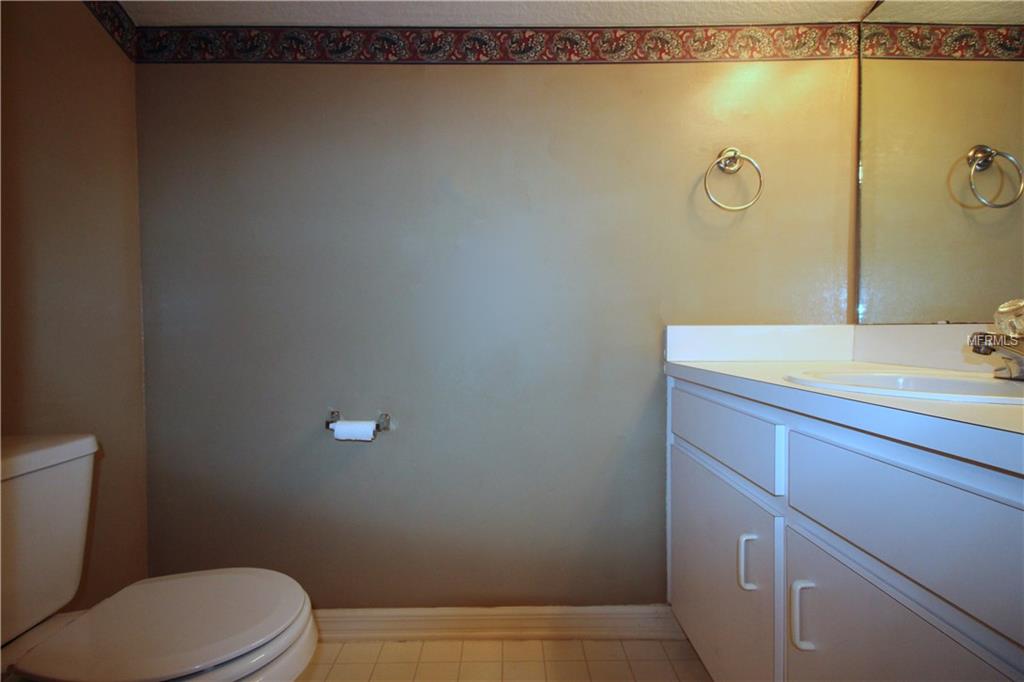 1021 MEADOWOOD POINTE ROAD, LAKELAND, Florida 33811, 3 Bedrooms Bedrooms, 6 Rooms Rooms,2 BathroomsBathrooms,Residential,For sale,MEADOWOOD POINTE,L4725554