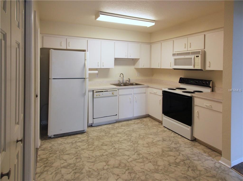 1021 MEADOWOOD POINTE ROAD, LAKELAND, Florida 33811, 3 Bedrooms Bedrooms, 6 Rooms Rooms,2 BathroomsBathrooms,Residential,For sale,MEADOWOOD POINTE,L4725554