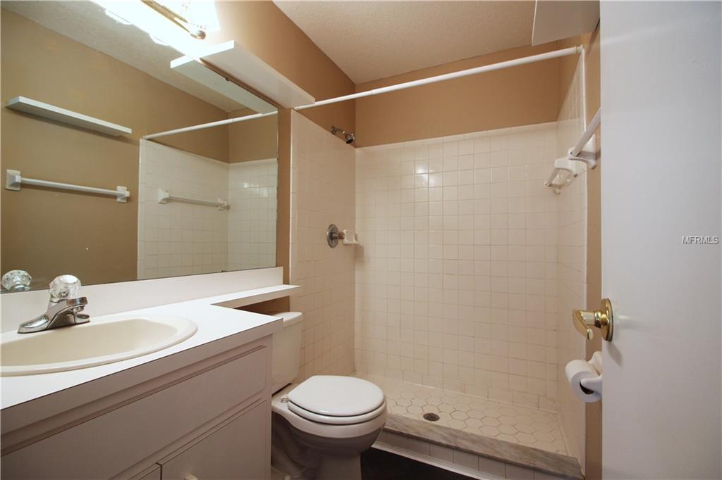 1021 MEADOWOOD POINTE ROAD, LAKELAND, Florida 33811, 3 Bedrooms Bedrooms, 6 Rooms Rooms,2 BathroomsBathrooms,Residential,For sale,MEADOWOOD POINTE,L4725554