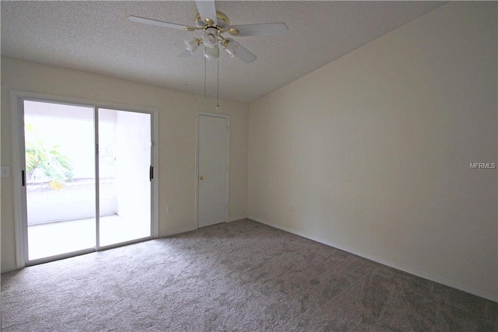 1021 MEADOWOOD POINTE ROAD, LAKELAND, Florida 33811, 3 Bedrooms Bedrooms, 6 Rooms Rooms,2 BathroomsBathrooms,Residential,For sale,MEADOWOOD POINTE,L4725554