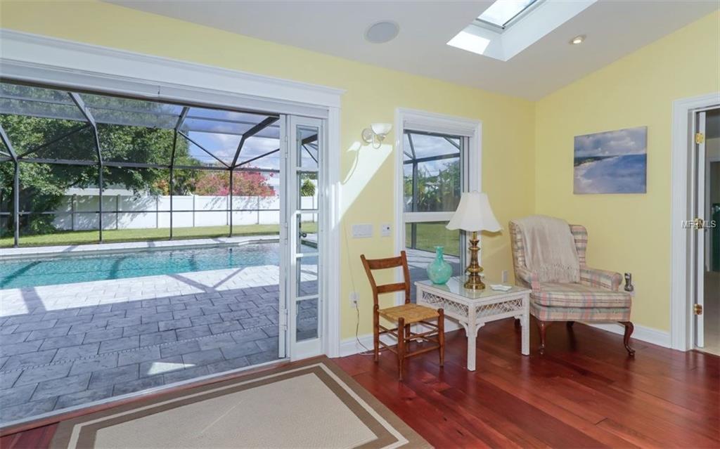 7337 PHILLIPS STREET, SARASOTA, Florida 34243, 3 Bedrooms Bedrooms, 7 Rooms Rooms,2 BathroomsBathrooms,Residential,For sale,PHILLIPS,A4201768