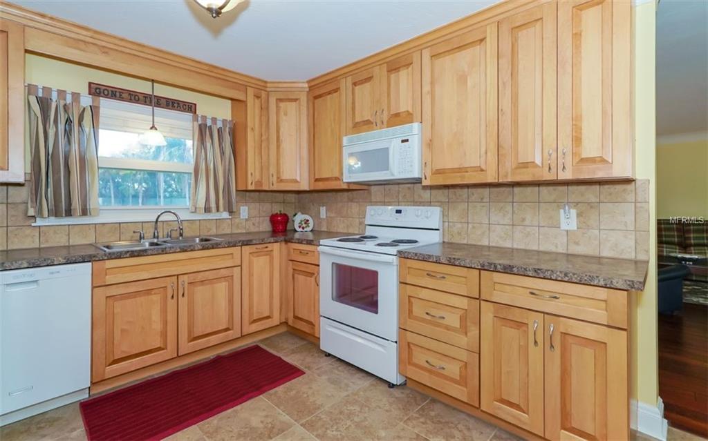 7337 PHILLIPS STREET, SARASOTA, Florida 34243, 3 Bedrooms Bedrooms, 7 Rooms Rooms,2 BathroomsBathrooms,Residential,For sale,PHILLIPS,A4201768