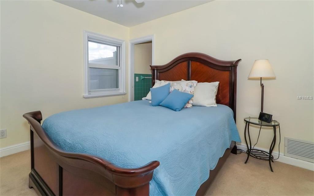 7337 PHILLIPS STREET, SARASOTA, Florida 34243, 3 Bedrooms Bedrooms, 7 Rooms Rooms,2 BathroomsBathrooms,Residential,For sale,PHILLIPS,A4201768