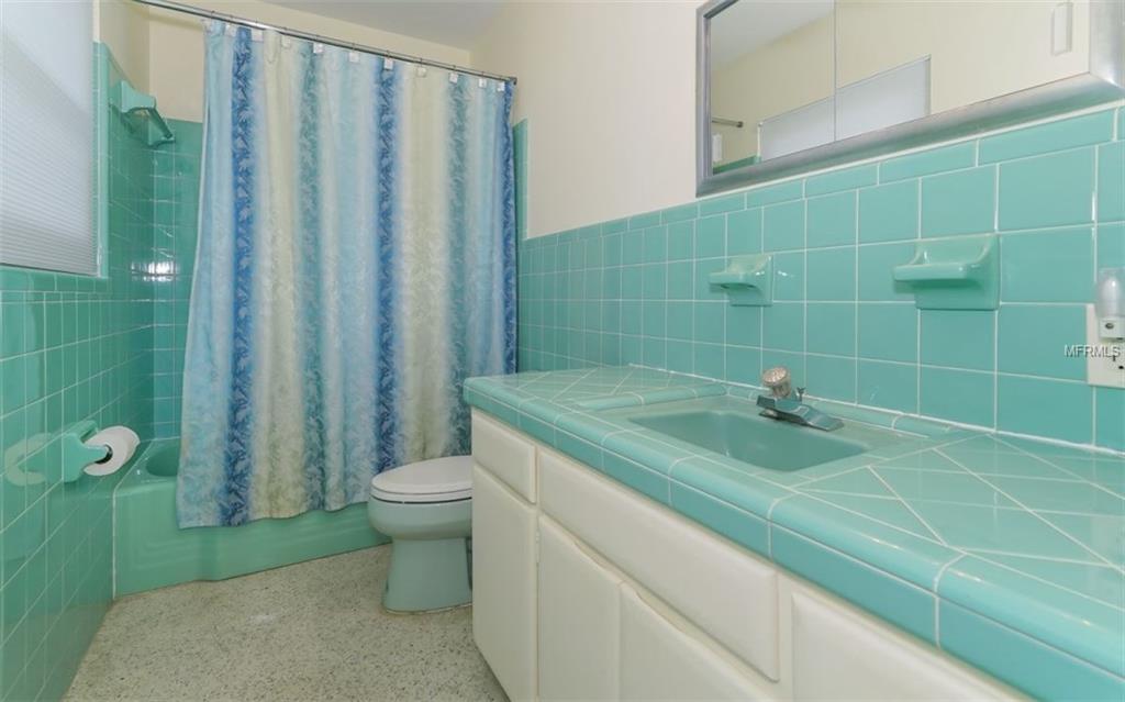 7337 PHILLIPS STREET, SARASOTA, Florida 34243, 3 Bedrooms Bedrooms, 7 Rooms Rooms,2 BathroomsBathrooms,Residential,For sale,PHILLIPS,A4201768