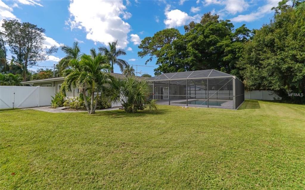 7337 PHILLIPS STREET, SARASOTA, Florida 34243, 3 Bedrooms Bedrooms, 7 Rooms Rooms,2 BathroomsBathrooms,Residential,For sale,PHILLIPS,A4201768