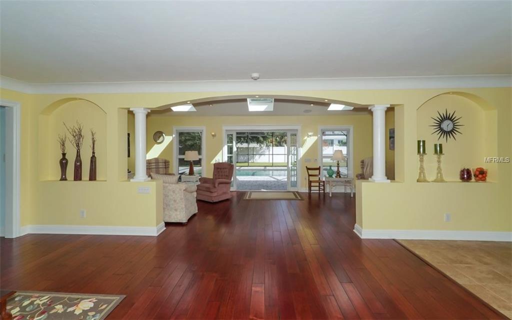 7337 PHILLIPS STREET, SARASOTA, Florida 34243, 3 Bedrooms Bedrooms, 7 Rooms Rooms,2 BathroomsBathrooms,Residential,For sale,PHILLIPS,A4201768