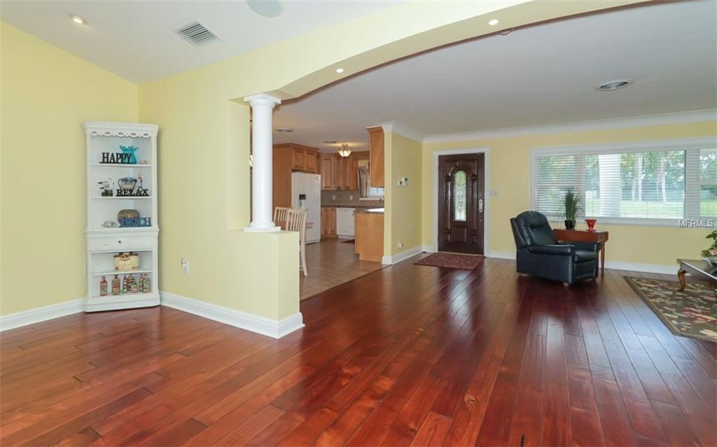 7337 PHILLIPS STREET, SARASOTA, Florida 34243, 3 Bedrooms Bedrooms, 7 Rooms Rooms,2 BathroomsBathrooms,Residential,For sale,PHILLIPS,A4201768