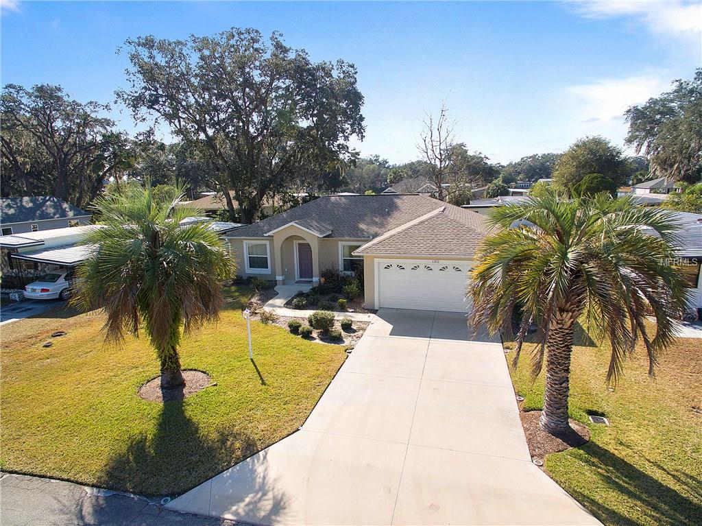 1312 TEAKWOOD LANE, LADY LAKE, Florida 32159, 3 Bedrooms Bedrooms, 4 Rooms Rooms,2 BathroomsBathrooms,Residential,For sale,TEAKWOOD,G4852119