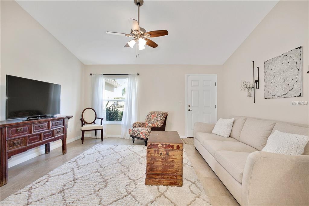 1312 TEAKWOOD LANE, LADY LAKE, Florida 32159, 3 Bedrooms Bedrooms, 4 Rooms Rooms,2 BathroomsBathrooms,Residential,For sale,TEAKWOOD,G4852119