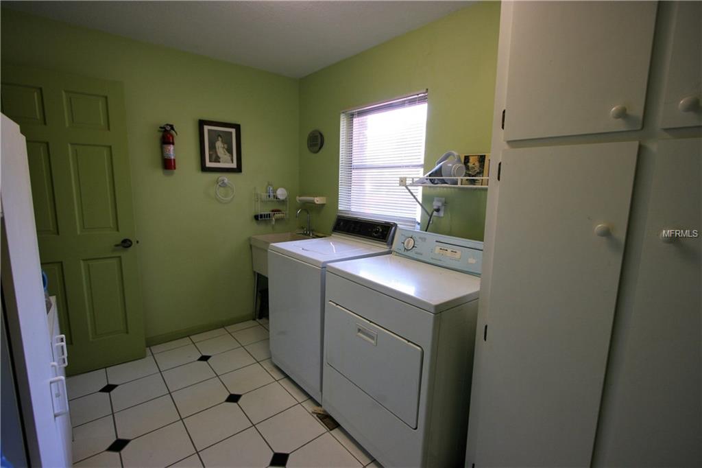 500 ROYAL PALM COURT, LONGWOOD, Florida 32779, 4 Bedrooms Bedrooms, 9 Rooms Rooms,2 BathroomsBathrooms,Residential,For sale,ROYAL PALM,O5561103