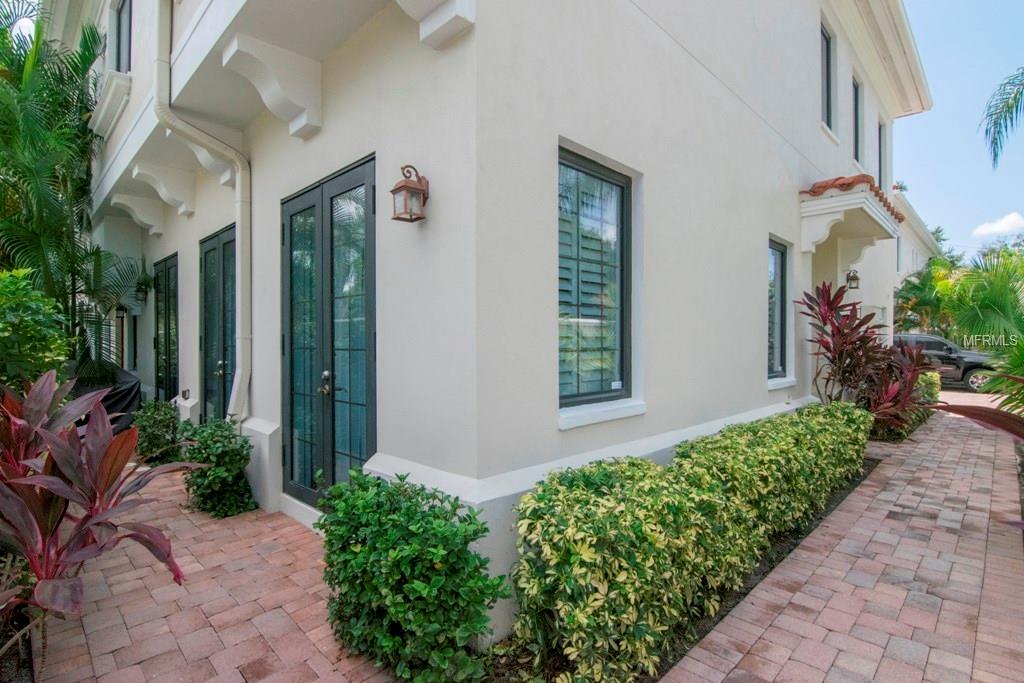 3813 VILLAS DEL SOL COURT, TAMPA, Florida 33609, 3 Bedrooms Bedrooms, 5 Rooms Rooms,2 BathroomsBathrooms,Residential,For sale,VILLAS DEL SOL,T2896250