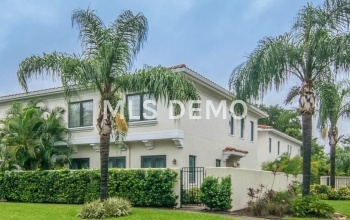 3813 VILLAS DEL SOL COURT, TAMPA, Florida 33609, 3 Bedrooms Bedrooms, 5 Rooms Rooms,2 BathroomsBathrooms,Residential,For sale,VILLAS DEL SOL,T2896250