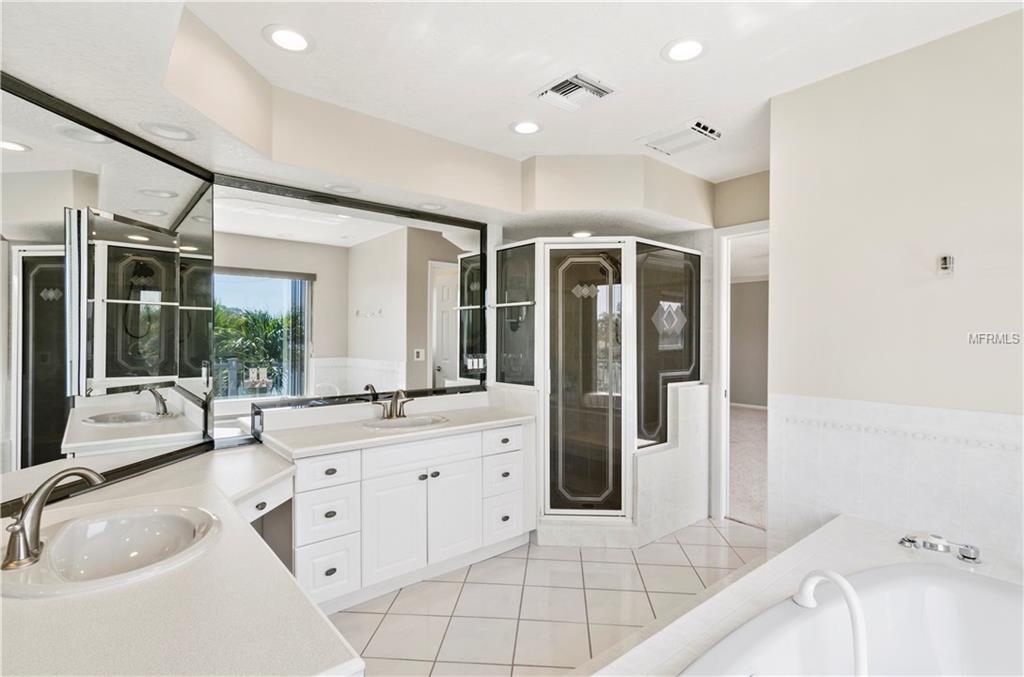 367 LA HACIENDA DRIVE, INDIAN ROCKS BEACH, Florida 33785, 4 Bedrooms Bedrooms, 7 Rooms Rooms,5 BathroomsBathrooms,Residential,For sale,LA HACIENDA,T2916129