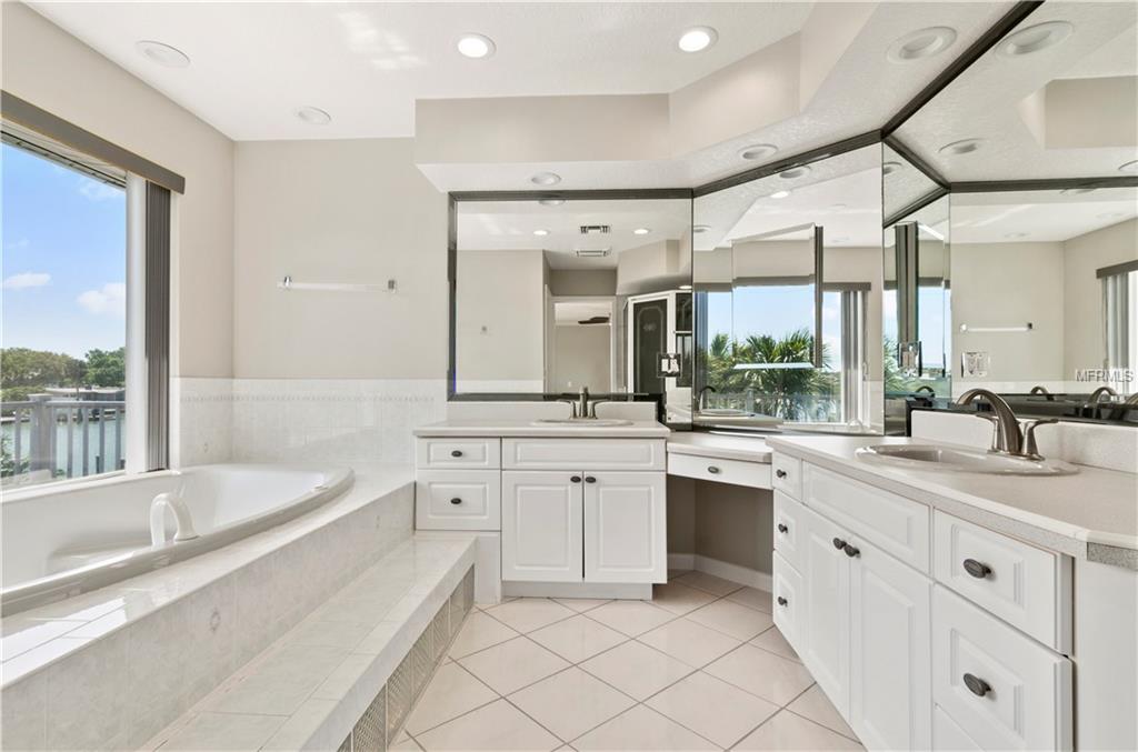 367 LA HACIENDA DRIVE, INDIAN ROCKS BEACH, Florida 33785, 4 Bedrooms Bedrooms, 7 Rooms Rooms,5 BathroomsBathrooms,Residential,For sale,LA HACIENDA,T2916129