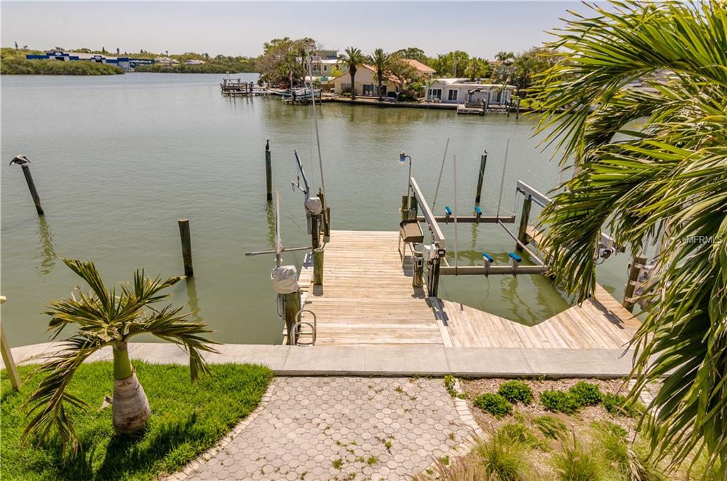 367 LA HACIENDA DRIVE, INDIAN ROCKS BEACH, Florida 33785, 4 Bedrooms Bedrooms, 7 Rooms Rooms,5 BathroomsBathrooms,Residential,For sale,LA HACIENDA,T2916129