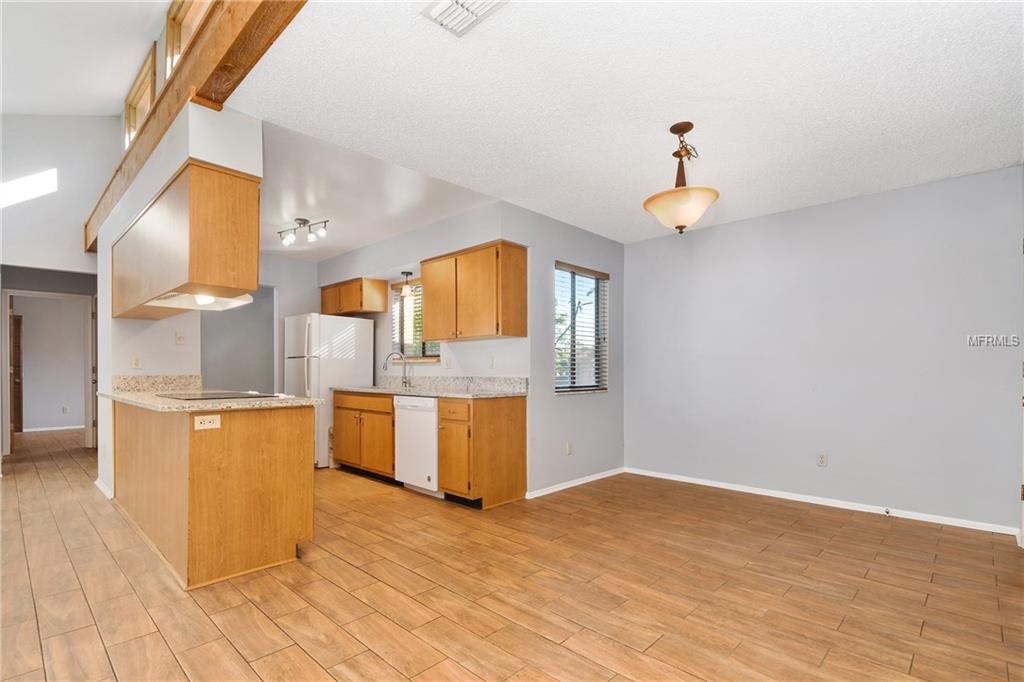 5212 SPRINGSIDE COURT, ORLANDO, Florida 32819, 3 Bedrooms Bedrooms, 6 Rooms Rooms,2 BathroomsBathrooms,Residential,For sale,SPRINGSIDE,O5551493