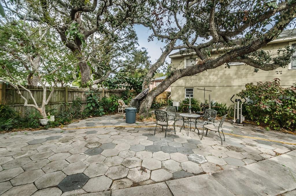 109 18TH AVENUE S, ST PETERSBURG, Florida 33705, 8 Bedrooms Bedrooms, 3 Rooms Rooms,4 BathroomsBathrooms,Residential,For sale,18TH,U7843811