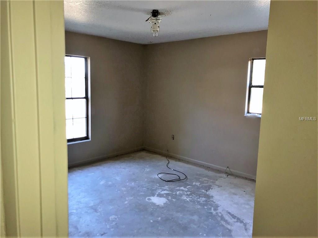 13238 PARK AVENUE, ASTATULA, Florida 34705, 3 Bedrooms Bedrooms, 7 Rooms Rooms,2 BathroomsBathrooms,Residential,For sale,PARK,G4851728