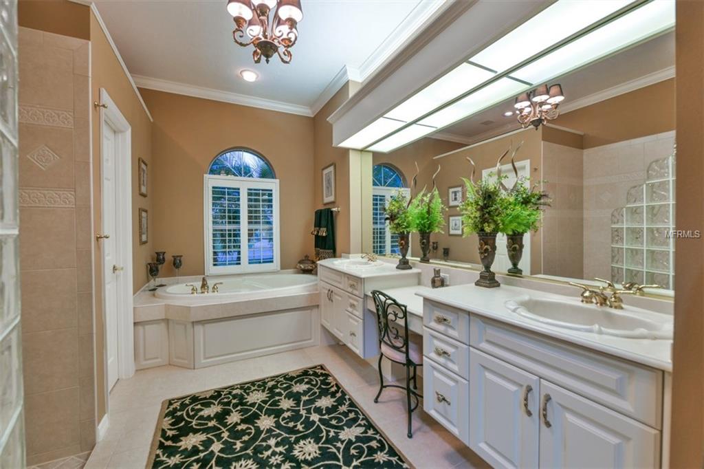 7646 TRALEE WAY, BRADENTON, Florida 34202, 4 Bedrooms Bedrooms, 15 Rooms Rooms,3 BathroomsBathrooms,Residential,For sale,TRALEE,A4208491