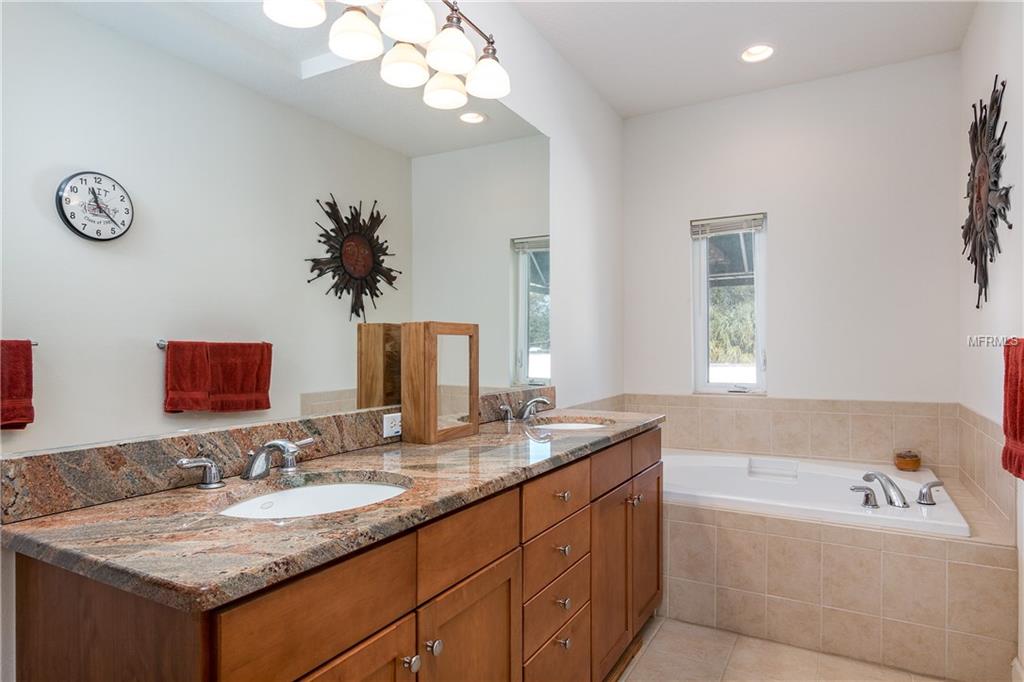 2555 W PLATT STREET, TAMPA, Florida 33609, 3 Bedrooms Bedrooms, 6 Rooms Rooms,2 BathroomsBathrooms,Residential,For sale,PLATT,T2922630