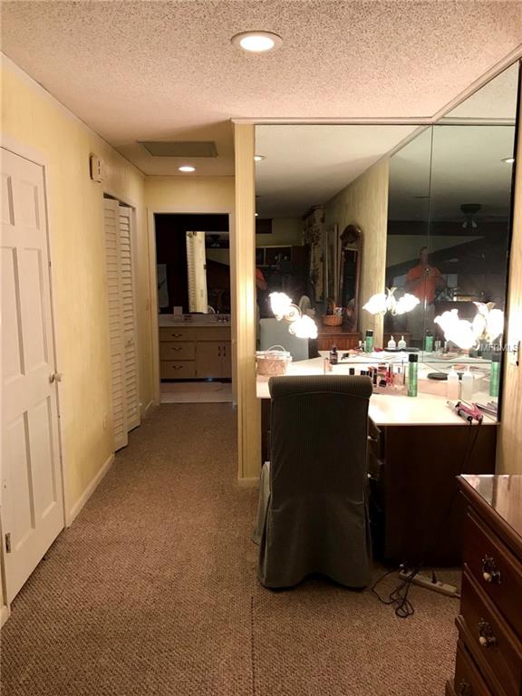 1961 FOXHOLLOW DRIVE E, AUBURNDALE, Florida 33823, 3 Bedrooms Bedrooms, 8 Rooms Rooms,2 BathroomsBathrooms,Residential,For sale,FOXHOLLOW,P4718674