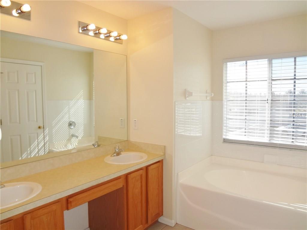 31001 MIDTOWN COURT, WESLEY CHAPEL, Florida 33545, 3 Bedrooms Bedrooms, 6 Rooms Rooms,2 BathroomsBathrooms,Residential,For sale,MIDTOWN,E2205441