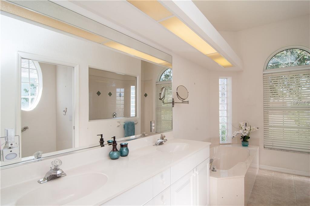 7330 38TH COURT E, SARASOTA, Florida 34243, 3 Bedrooms Bedrooms, 8 Rooms Rooms,2 BathroomsBathrooms,Residential,For sale,38TH,A4207671