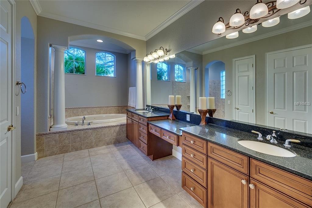 1020 RAINBOW COURT, BRADENTON, Florida 34212, 4 Bedrooms Bedrooms, 11 Rooms Rooms,4 BathroomsBathrooms,Residential,For sale,RAINBOW,A4208492
