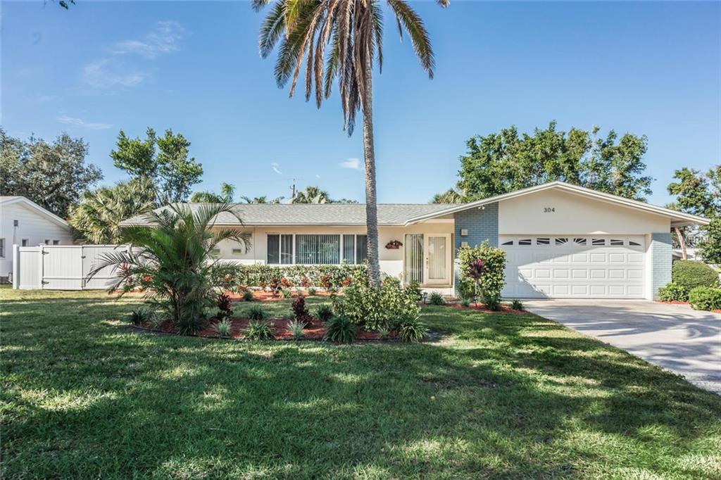 304 CRESTWOOD LANE, LARGO, Florida 33770, 4 Bedrooms Bedrooms, 6 Rooms Rooms,2 BathroomsBathrooms,Residential,For sale,CRESTWOOD,U7840163