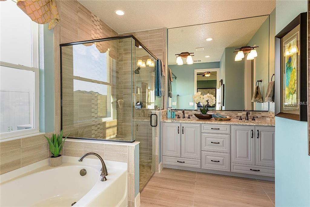 2790 AVIAN LOOP, KISSIMMEE, Florida 34741, 4 Bedrooms Bedrooms, 3 Rooms Rooms,2 BathroomsBathrooms,Residential,For sale,AVIAN,O5561370