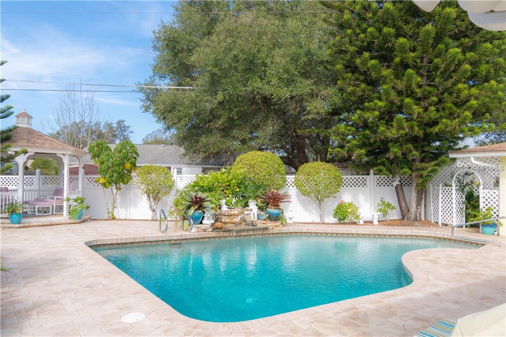 2338 LINWOOD DRIVE, SARASOTA, Florida 34232, 3 Bedrooms Bedrooms, 5 Rooms Rooms,2 BathroomsBathrooms,Residential,For sale,LINWOOD,A4209837