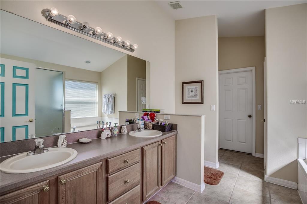 16103 BLOSSOM HILL LOOP, CLERMONT, Florida 34714, 5 Bedrooms Bedrooms, 10 Rooms Rooms,4 BathroomsBathrooms,Residential,For sale,BLOSSOM HILL,G4847078