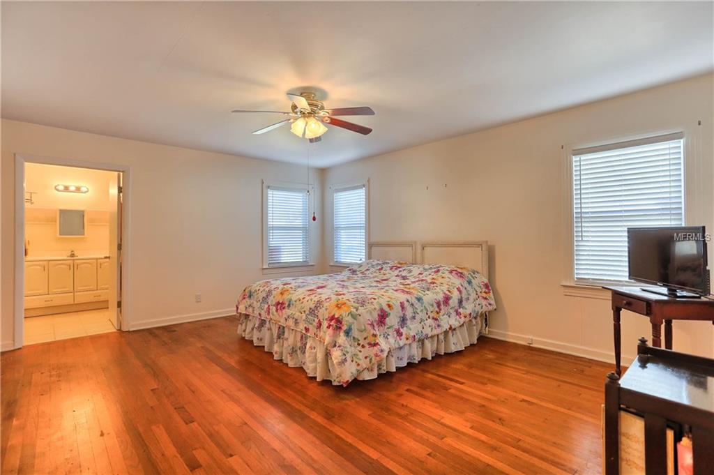 4921 1ST AVENUE N, ST PETERSBURG, Florida 33710, 2 Bedrooms Bedrooms, 3 Rooms Rooms,2 BathroomsBathrooms,Residential,For sale,1ST,U7837080
