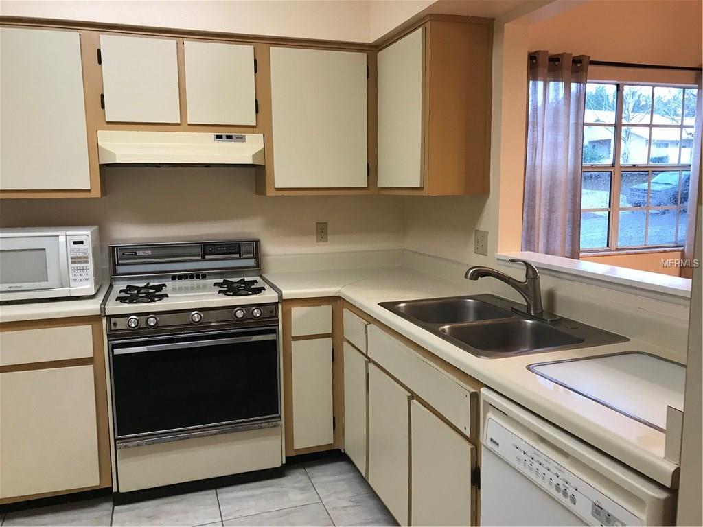 1360 LANDRY CIRCLE, LONGWOOD, Florida 32750, 2 Bedrooms Bedrooms, 5 Rooms Rooms,2 BathroomsBathrooms,Residential,For sale,LANDRY,O5559951