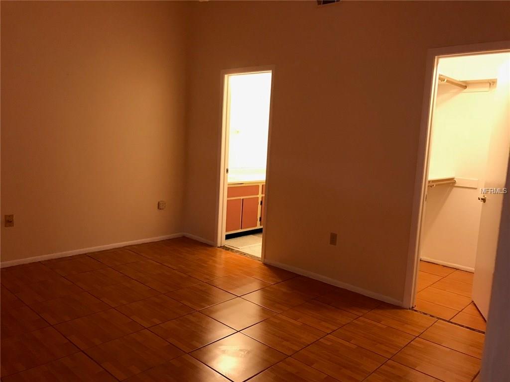 1360 LANDRY CIRCLE, LONGWOOD, Florida 32750, 2 Bedrooms Bedrooms, 5 Rooms Rooms,2 BathroomsBathrooms,Residential,For sale,LANDRY,O5559951