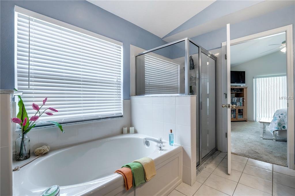 9207 MEADOWMONT COURT, TAMPA, Florida 33626, 3 Bedrooms Bedrooms, 7 Rooms Rooms,2 BathroomsBathrooms,Residential,For sale,MEADOWMONT,U7847264