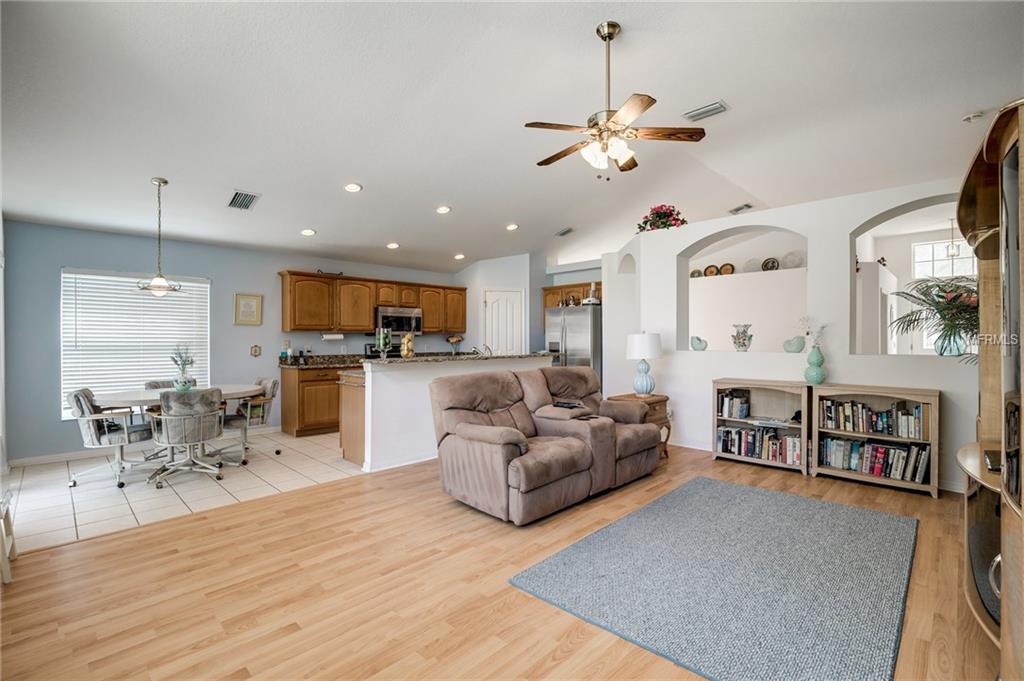 9207 MEADOWMONT COURT, TAMPA, Florida 33626, 3 Bedrooms Bedrooms, 7 Rooms Rooms,2 BathroomsBathrooms,Residential,For sale,MEADOWMONT,U7847264