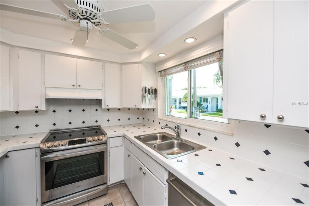 714 SPANISH DRIVE S, LONGBOAT KEY, Florida 34228, 2 Bedrooms Bedrooms, 7 Rooms Rooms,2 BathroomsBathrooms,Residential,For sale,SPANISH,A4210015