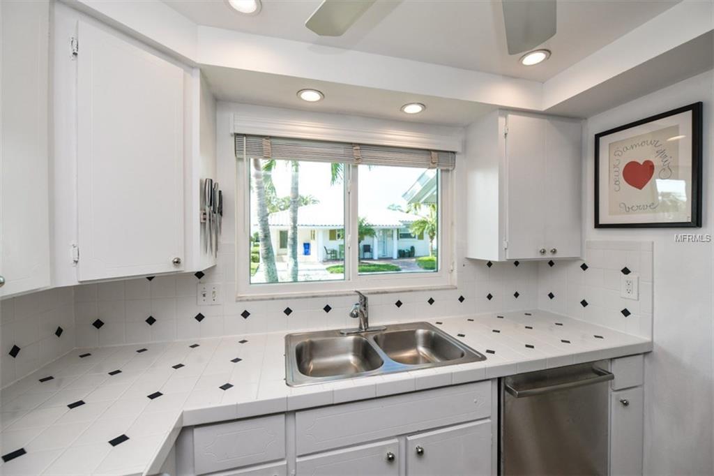 714 SPANISH DRIVE S, LONGBOAT KEY, Florida 34228, 2 Bedrooms Bedrooms, 7 Rooms Rooms,2 BathroomsBathrooms,Residential,For sale,SPANISH,A4210015