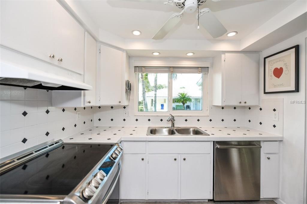 714 SPANISH DRIVE S, LONGBOAT KEY, Florida 34228, 2 Bedrooms Bedrooms, 7 Rooms Rooms,2 BathroomsBathrooms,Residential,For sale,SPANISH,A4210015