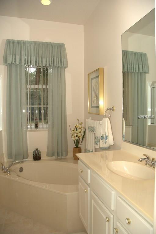 7228 SOUTHGATE COURT, SARASOTA, Florida 34243, 3 Bedrooms Bedrooms, 6 Rooms Rooms,2 BathroomsBathrooms,Residential,For sale,SOUTHGATE,A4200281