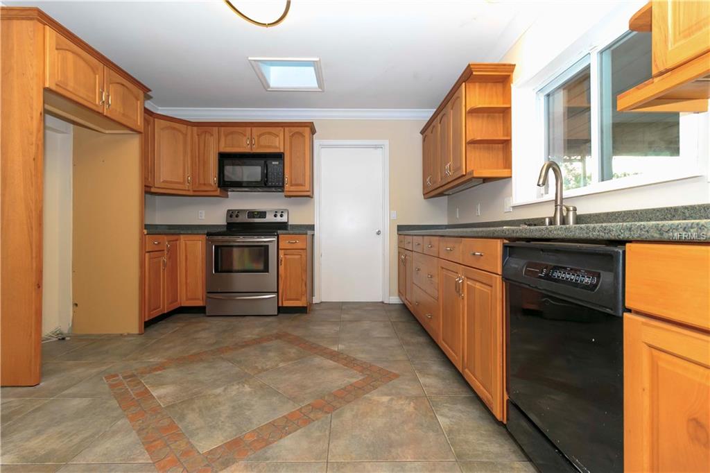 2715 MAE LOMA COURT, ORLANDO, Florida 32806, 3 Bedrooms Bedrooms, 6 Rooms Rooms,2 BathroomsBathrooms,Residential,For sale,MAE LOMA,O5535984