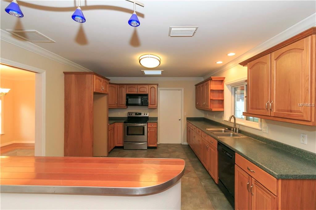 2715 MAE LOMA COURT, ORLANDO, Florida 32806, 3 Bedrooms Bedrooms, 6 Rooms Rooms,2 BathroomsBathrooms,Residential,For sale,MAE LOMA,O5535984