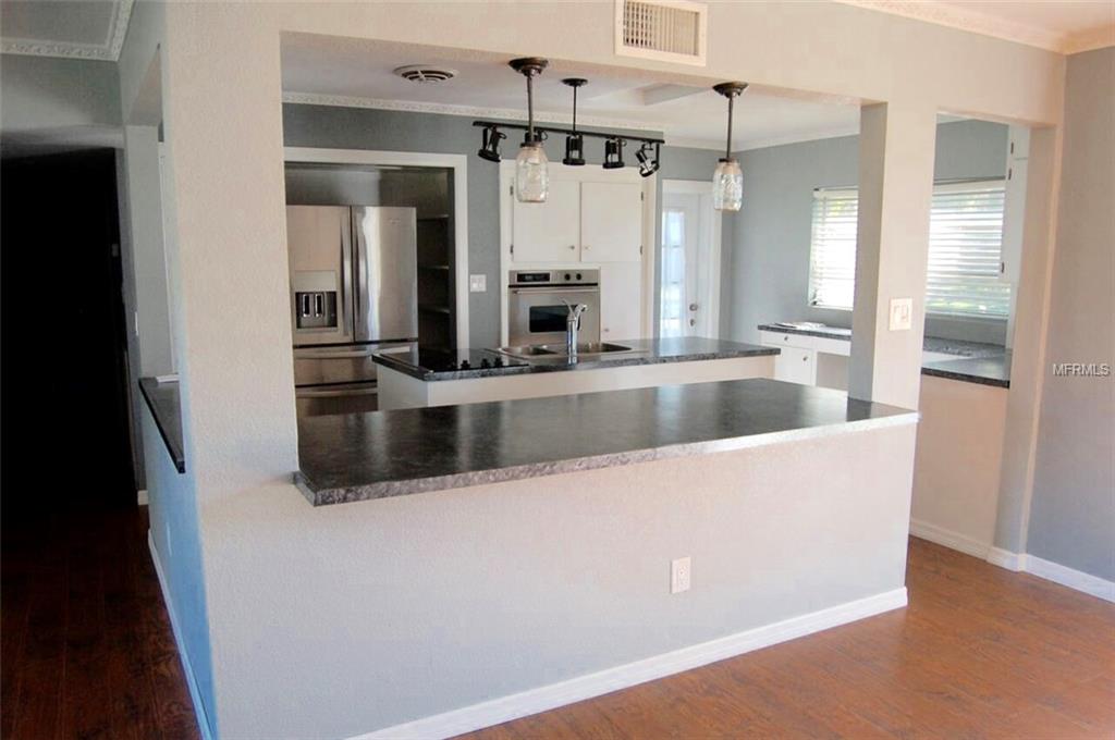 330 BLUEBIRD AVENUE, LAKELAND, Florida 33809, 3 Bedrooms Bedrooms, 5 Rooms Rooms,2 BathroomsBathrooms,Residential,For sale,BLUEBIRD,A4204237