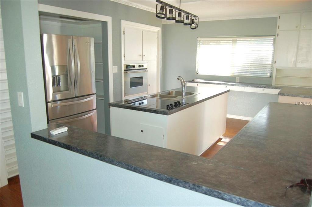 330 BLUEBIRD AVENUE, LAKELAND, Florida 33809, 3 Bedrooms Bedrooms, 5 Rooms Rooms,2 BathroomsBathrooms,Residential,For sale,BLUEBIRD,A4204237