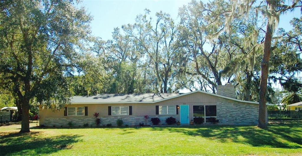 330 BLUEBIRD AVENUE, LAKELAND, Florida 33809, 3 Bedrooms Bedrooms, 5 Rooms Rooms,2 BathroomsBathrooms,Residential,For sale,BLUEBIRD,A4204237