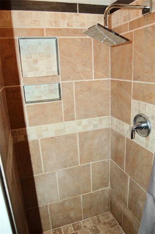 330 BLUEBIRD AVENUE, LAKELAND, Florida 33809, 3 Bedrooms Bedrooms, 5 Rooms Rooms,2 BathroomsBathrooms,Residential,For sale,BLUEBIRD,A4204237