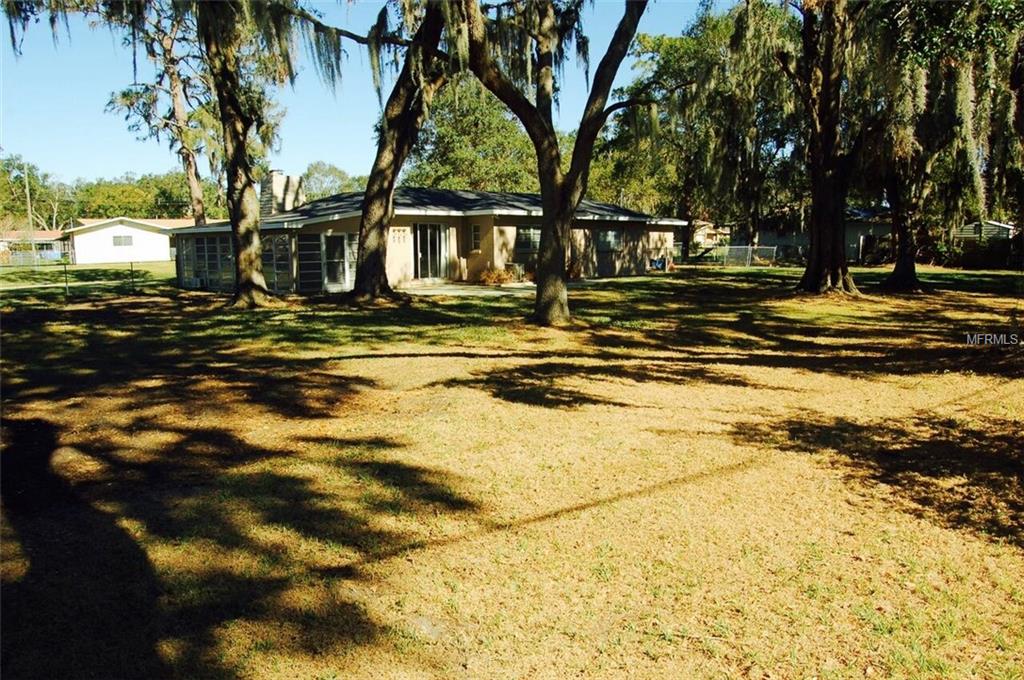 330 BLUEBIRD AVENUE, LAKELAND, Florida 33809, 3 Bedrooms Bedrooms, 5 Rooms Rooms,2 BathroomsBathrooms,Residential,For sale,BLUEBIRD,A4204237